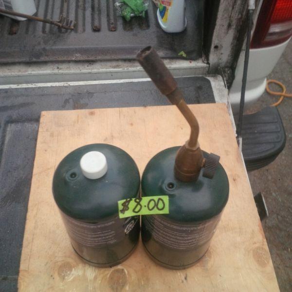 PROPANE TORCH WITH TWO BOTTLES OF PROPANE