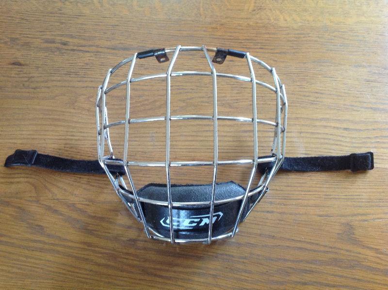 Helmet Cage - CCM 480 - Chrome - Size Medium