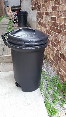 Garbage bin in good condition