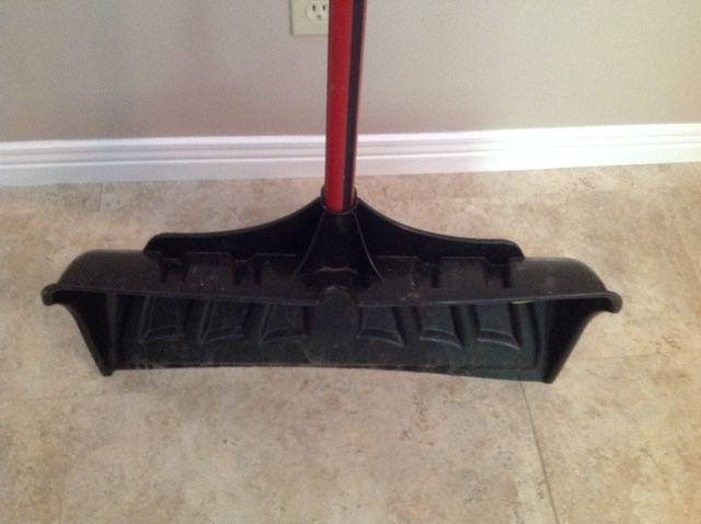 SHOVEL-WITH ERGONOMIC HANDLE