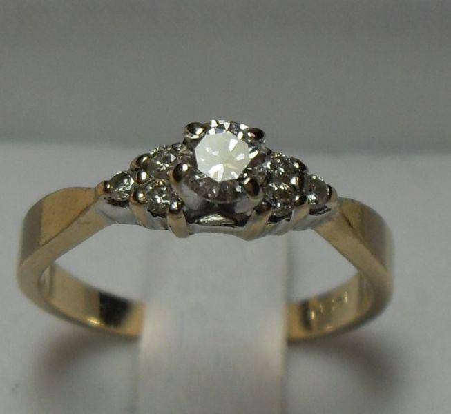 Estate Jewellery - 14kt Yellow Gold .33ct Brilliant Diamond Ring