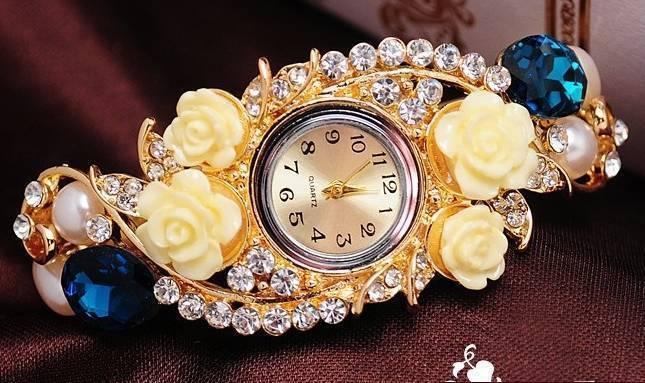 Cristal & Roses Stainless Steel Bracelet Watch