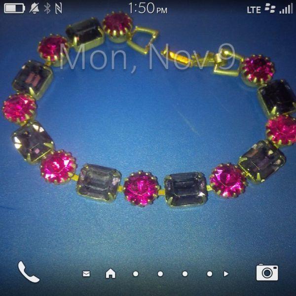 Vintage Weiss bracelet. signed and mint