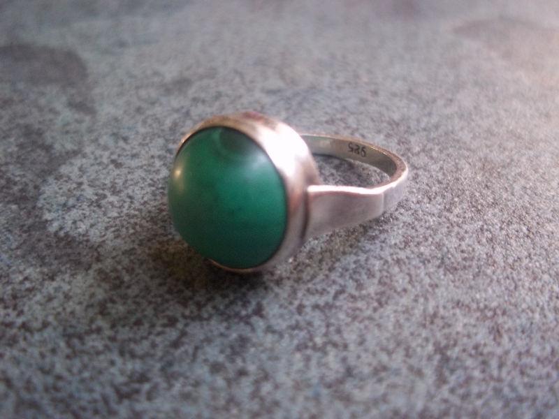 Beautiful Vintage 925 silver with dome shaped Malachite cabochon