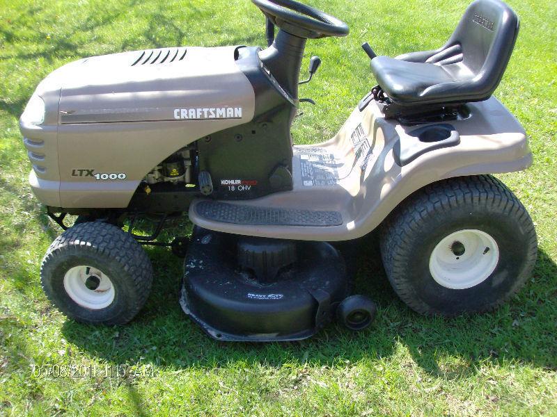 Wanted: I WANT TO BUY A DEAD OR DYING GARDEN TRACTOR ,,RIDING LAWNMOWER