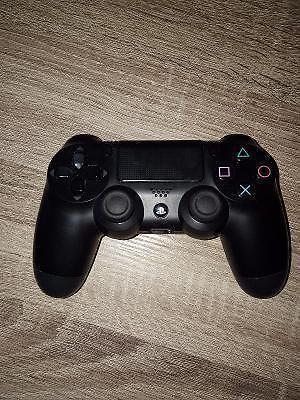 Black ps4 controller in excellent condition