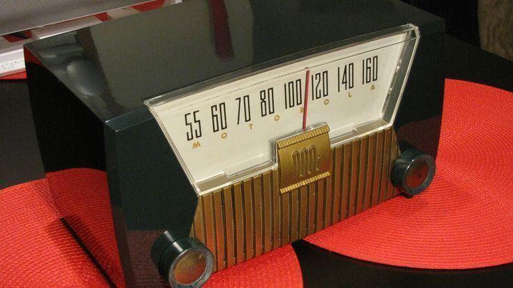 Working Antique Motorola Bakelite 62x Radio