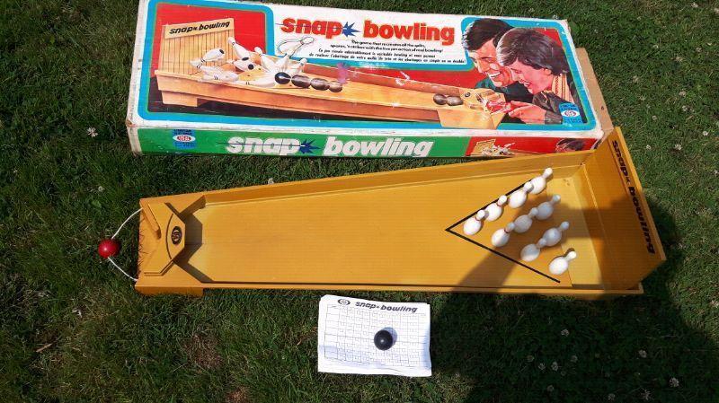 Vintage 1973 Snap Bowling game in box complete