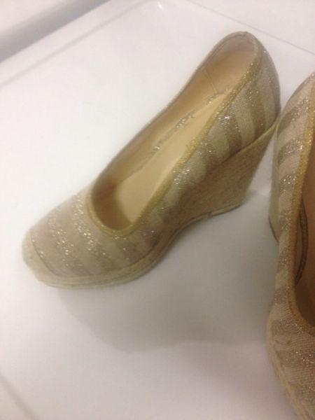 Nine West golden shoes - used once good condition