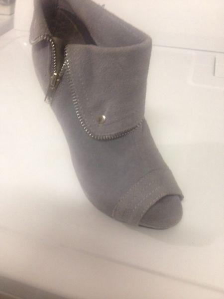 Peep toe booties in grey - High heels good condition