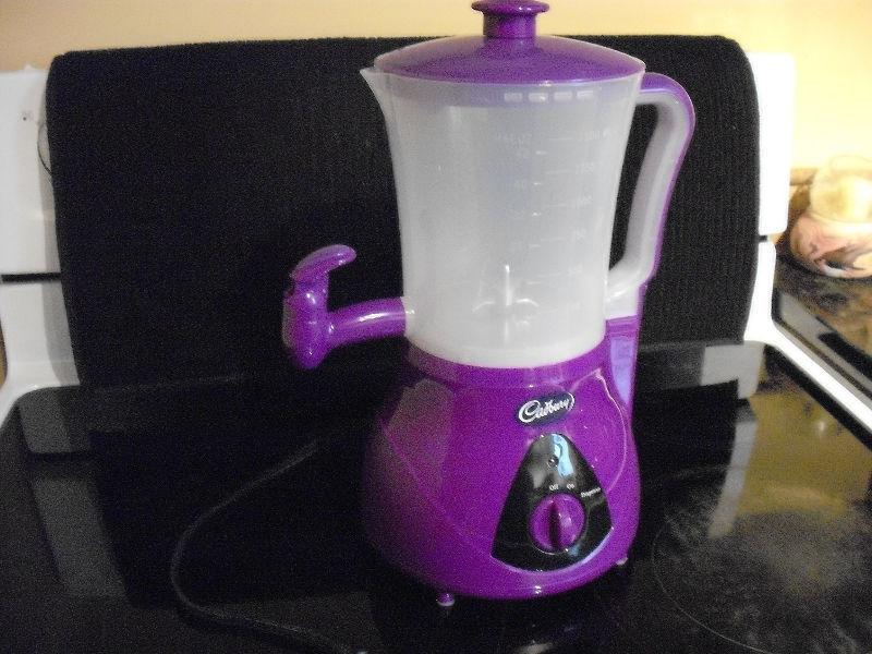 ELECTRIC HOT CHOCLATE MAKER by Cadbury