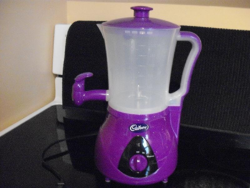 ELECTRIC HOT CHOCLATE MAKER by Cadbury