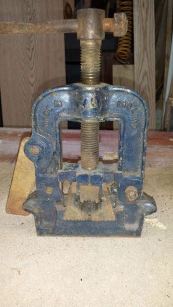 Bench Yoke Vise REDUCED