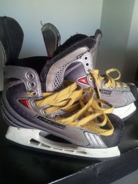 Boy's Bauer Vapour X40's- Size 2.5