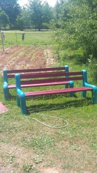 2 benches / can deliver