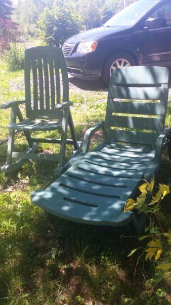 Reclining chair and rocker $40 / can deliver