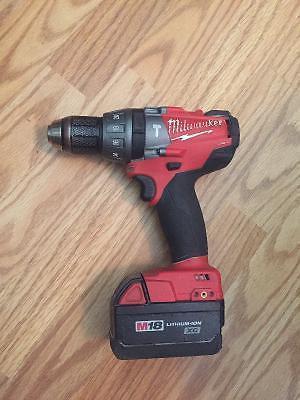 M18 Milwaukee fuel hammer drill with battery
