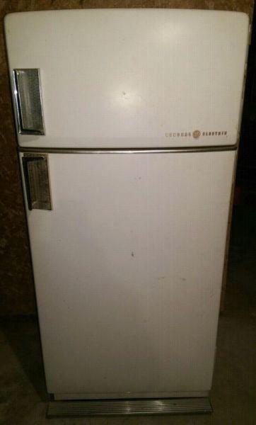 1950'S WORKING GENERAL ELECTRIC FRIDGE