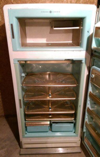 1950'S WORKING GENERAL ELECTRIC FRIDGE