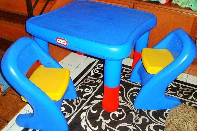 Little Tikes Child Size Table and Chairs - ADJUSTABLE Height!!