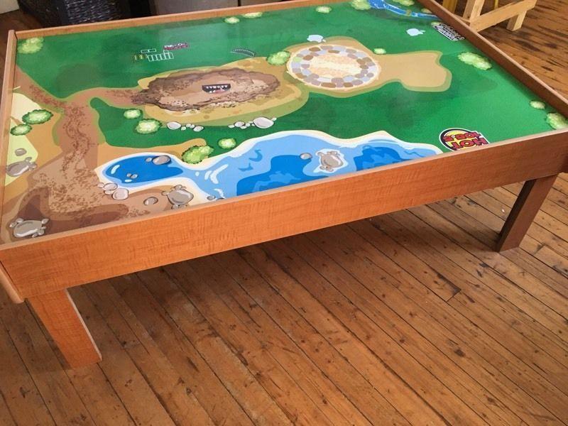 Play table - Good condition