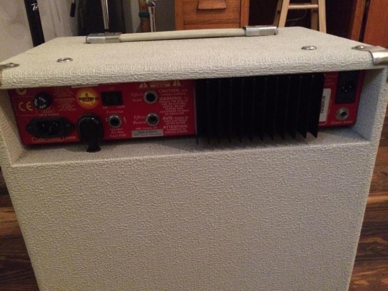 Strawberry Blonde SWR Acoustic Instrument amplificateur