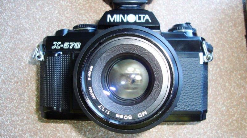 Minolta X-570, Samsung AF-333 35mm et Sony DSC-P52 (numérique)
