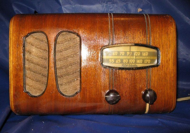 Very Old & Rare RCA Victor Wooden Radio
