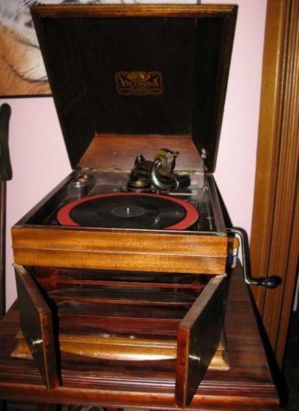 Very Old RCA Victor Talking Machine /gramophone / phonograph