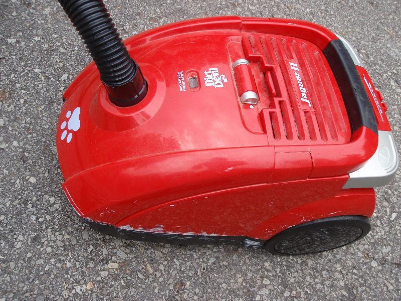 Petit aspirateur Dirt Devil / vacuum cleaner
