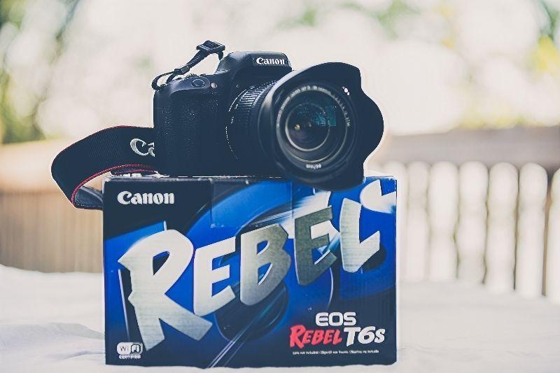 Canon T6S (760D) Rebel + Canon 18-135mm IS STM Lens + Spare batt