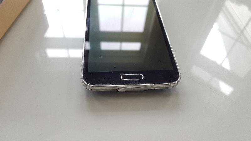 Samsung Galaxy S5, unlocked + battery, case,extra, déverrouillé