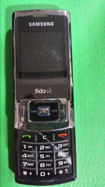 A vendre cell Samsung SGH-F266 Fonctionne avec Fido, Chatr et Ro