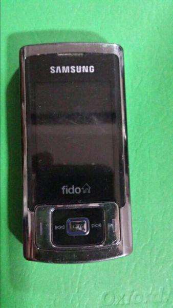 A vendre cell Samsung SGH-F266 Fonctionne avec Fido, Chatr et Ro