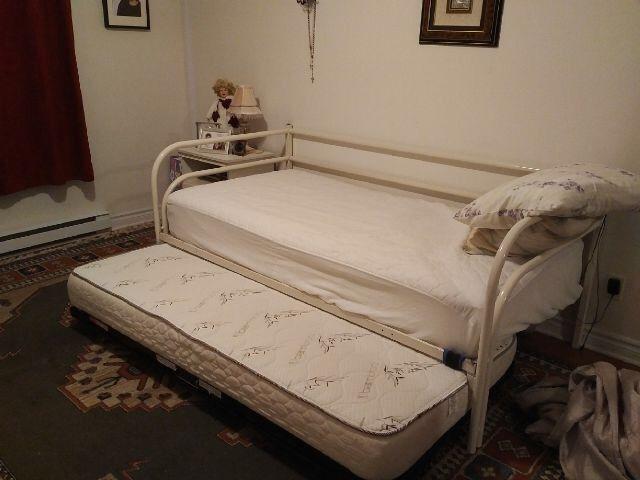 Daybed and mattress