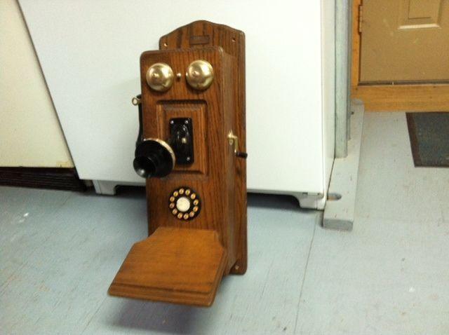 Téléphone ancien des années 50 très propre