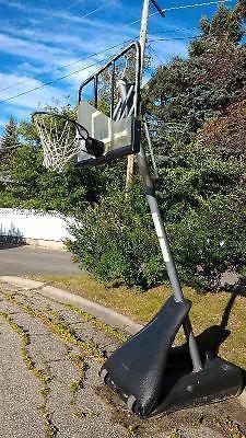 Moveable basketball net