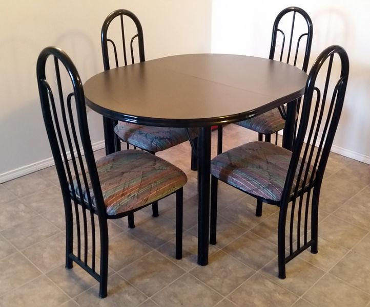 Dining room set - Table and 4 Chairs