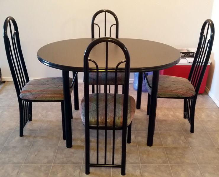 Dining room set - Table and 4 Chairs