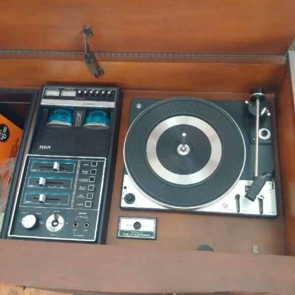 Vintage 1970 Cabinet stereo