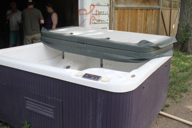 Older Model Beachcomber Hot Tub