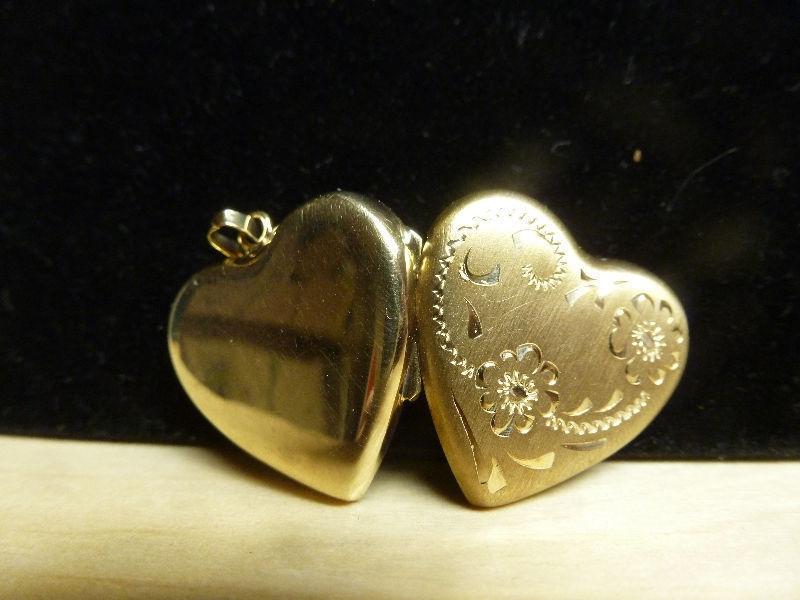 10K Yellow Gold Heart Locket - Excellent Condition