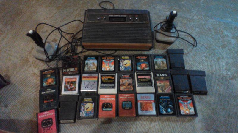 Atari 2600 (Woody) + 2 joysticks + 25 cartridges