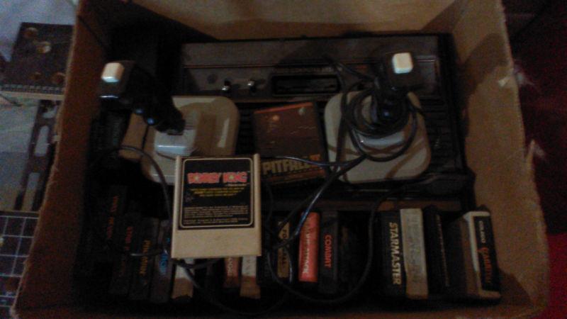 Atari 2600 (Woody) + 2 joysticks + 25 cartridges
