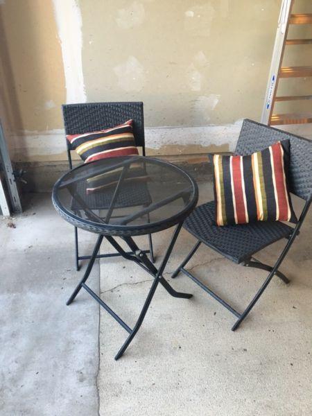 Outdoor table and chairs - like new!