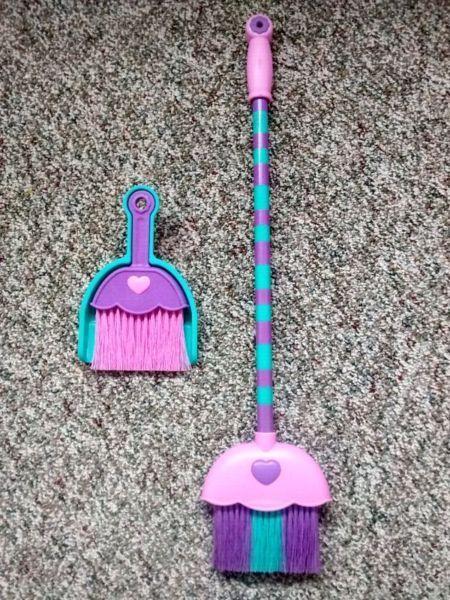 Toy broom set
