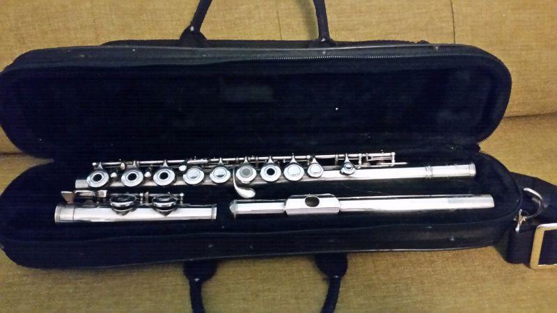 Yamaha open hole student flute