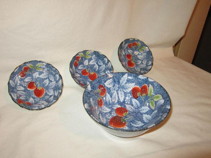 Oriental - Set of 4 - Strawberry Bowls