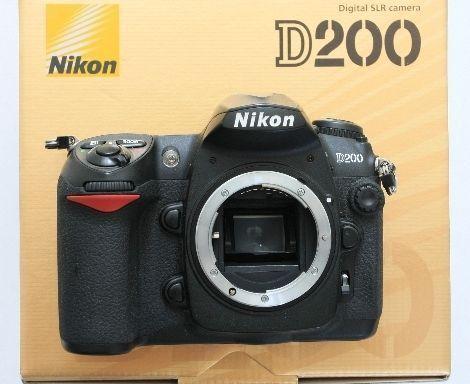 Nikon D200 DSLR camera body excelent condition with 28mm lens