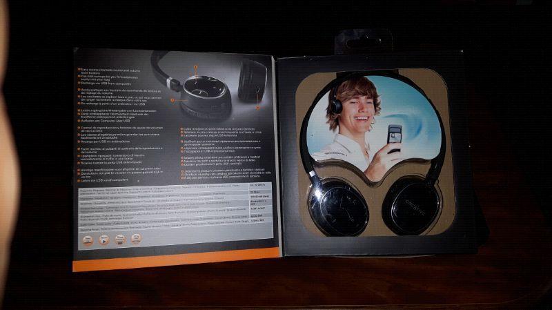 Creative Bluetooth headphones mint condition